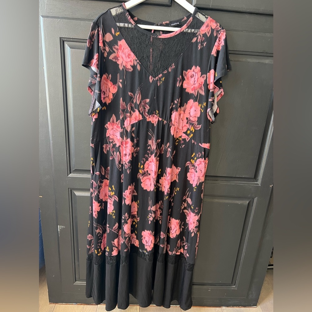 Torrid Floral Dress with Lace Detail Size 4